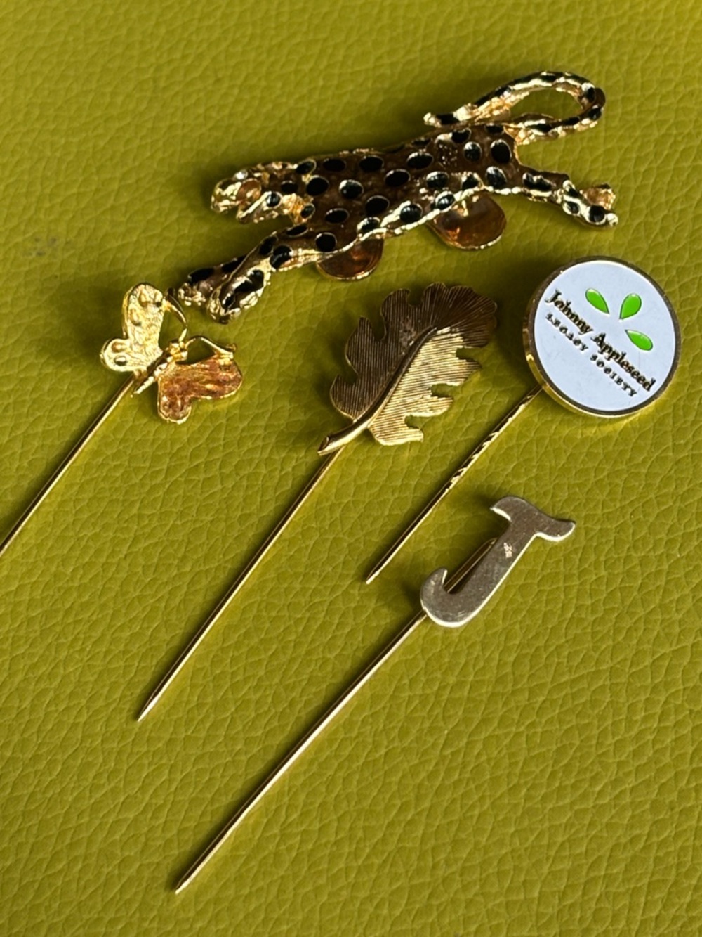 Mix of vintage scrap jewelry pins